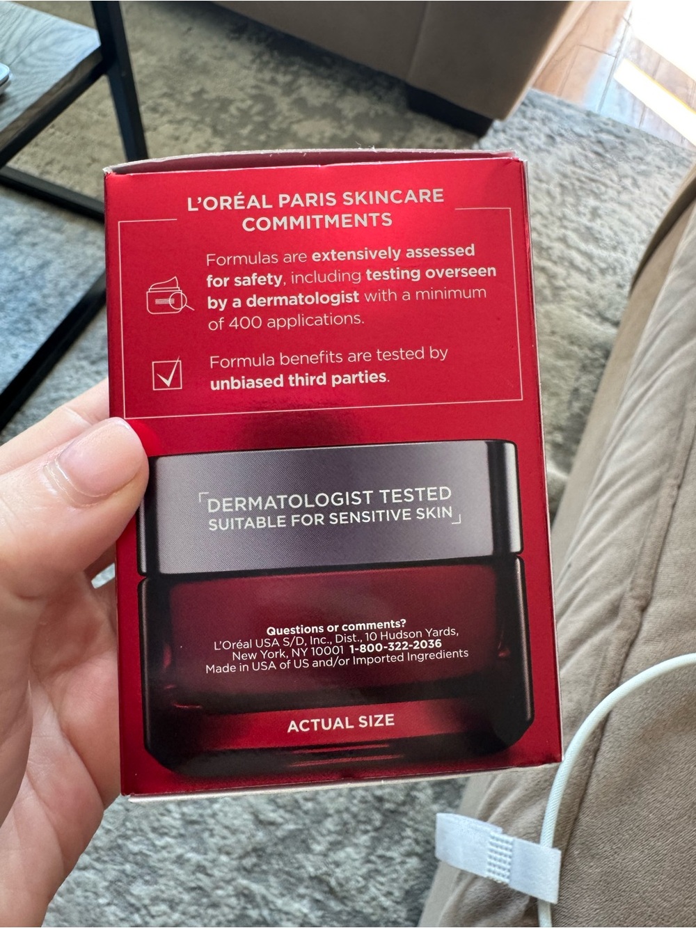 L'Oreal Revitalift Triple Power Moisturizer - Red, Black, Gold - Picture 4 of 6